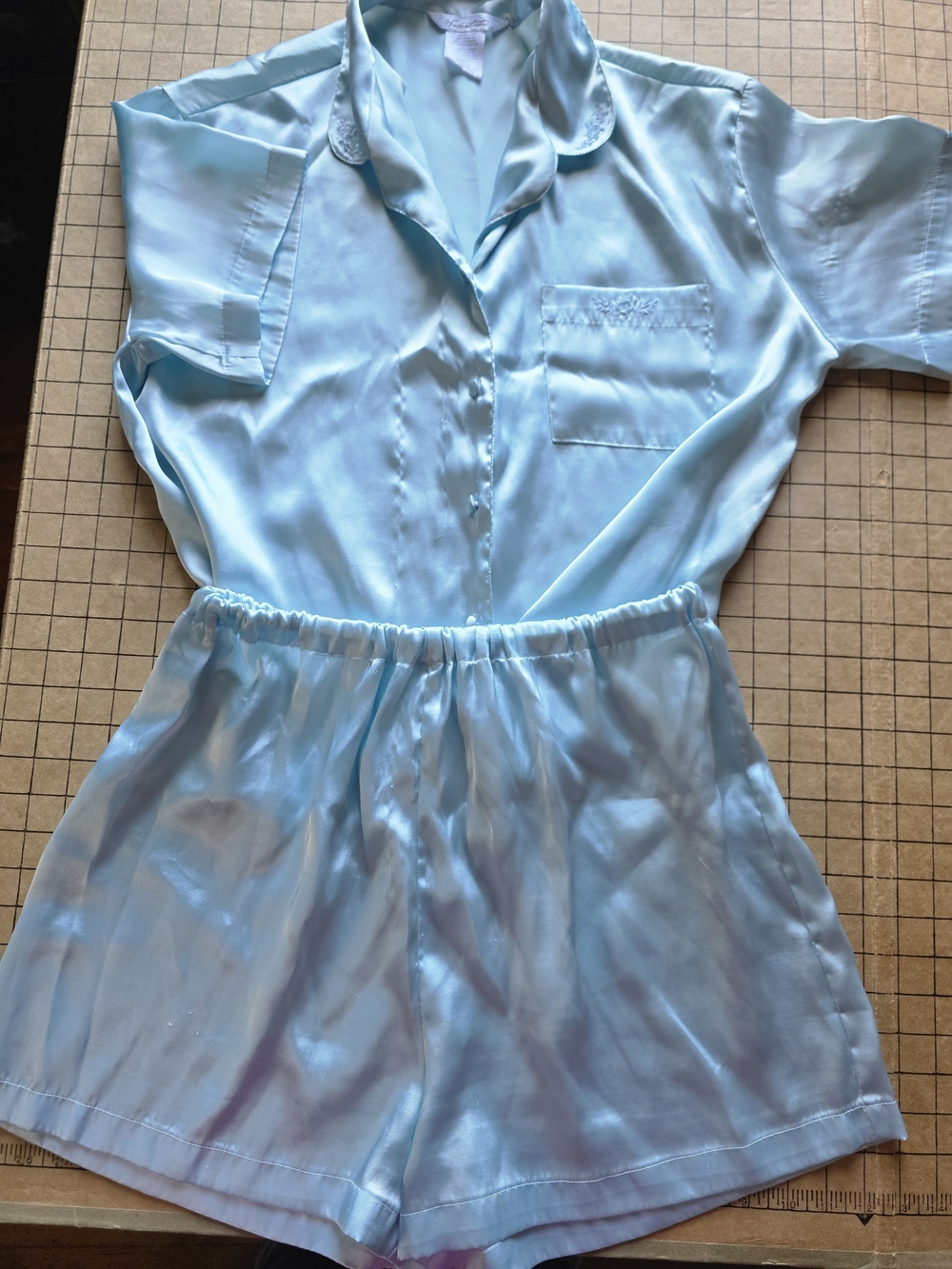 Secret Treasures Satin Button Top & Shorts Set Women’s L Summer Pajama Set - Picture 12 of 15